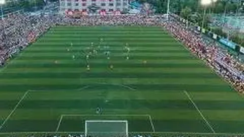 《乔-科尔回忆录：足球年代传奇：左脚控卫，右脚先锋，左右开弓的足球艺术》